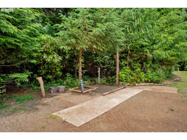 $675,000 | 4884 North Loftus Road, Florence, OR 97439