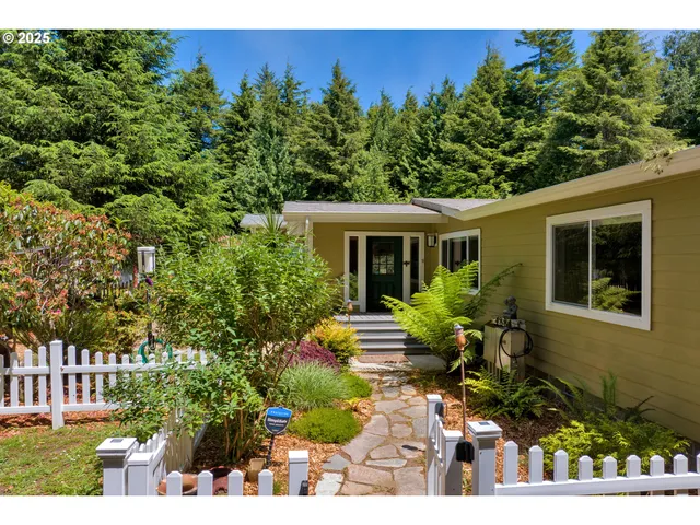 $675,000 | 4884 North Loftus Road, Florence, OR 97439