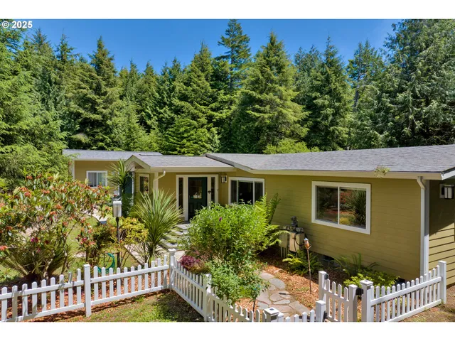 $675,000 | 4884 North Loftus Road, Florence, OR 97439