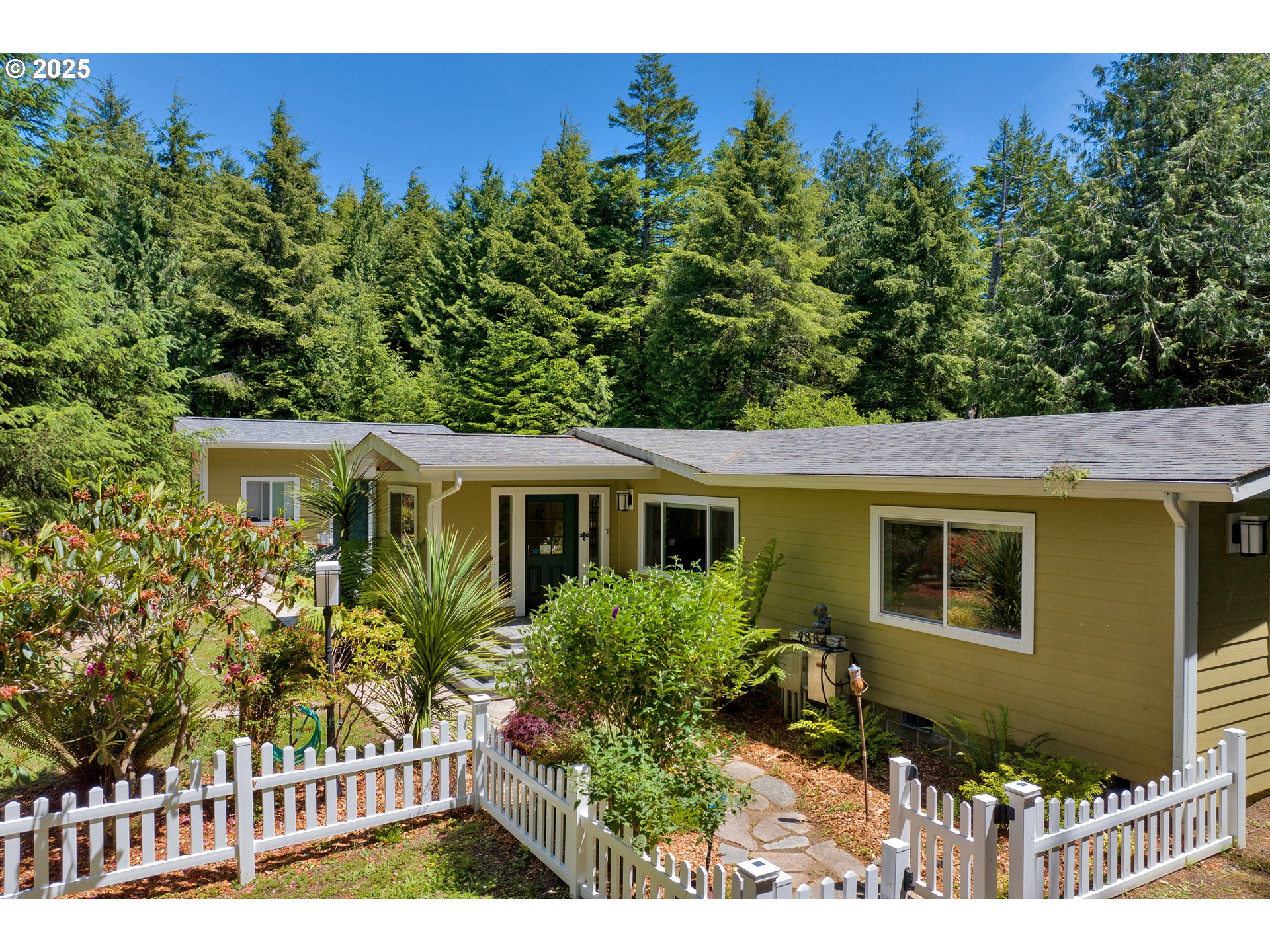 4884 North Loftus Road Florence, OR 97439 - Photo 5 of 45 Gallery Image 5