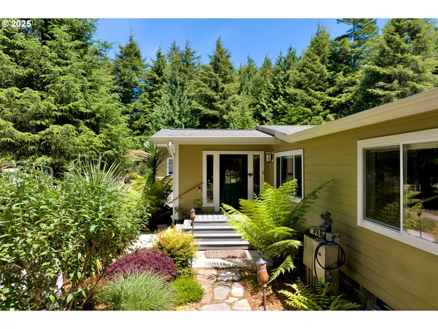 $675,000 | 4884 North Loftus Road, Florence, OR 97439