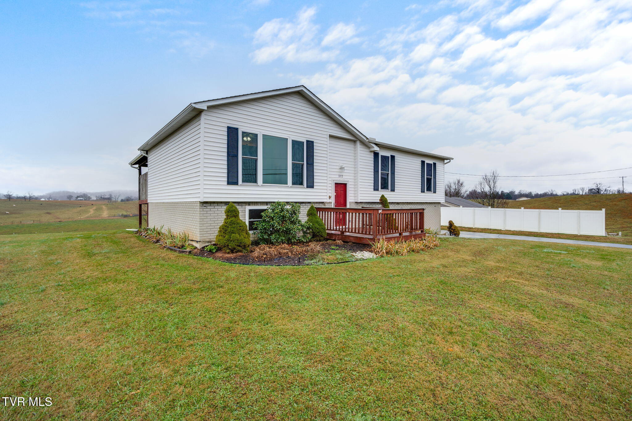 212 Conklin Road Jonesborough, TN 37659 - Photo 2 of 48 002