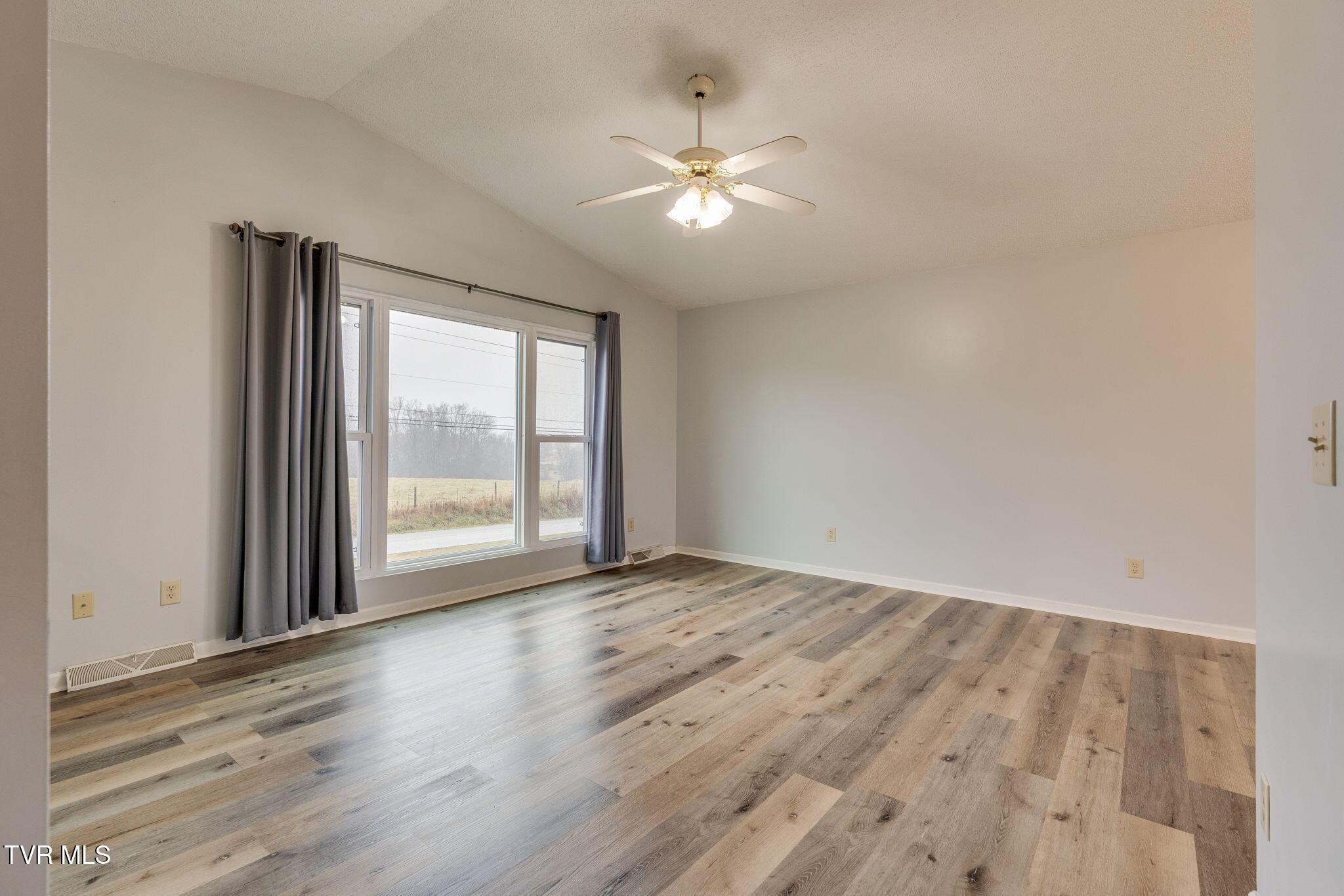 212 Conklin Road Jonesborough, TN 37659 - Photo 5 of 48 005