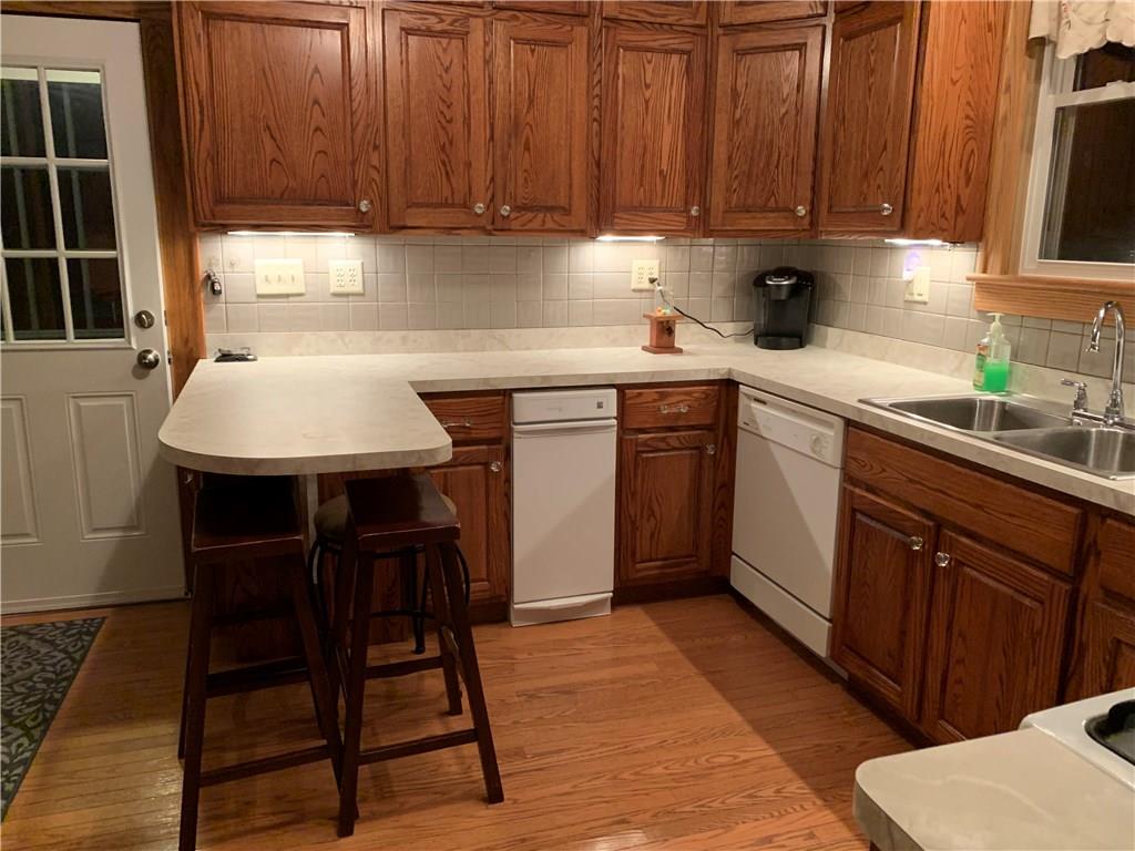 250 Meridian Road Butler, PA 16001 - Photo 3 of 23 Breakfast Bar