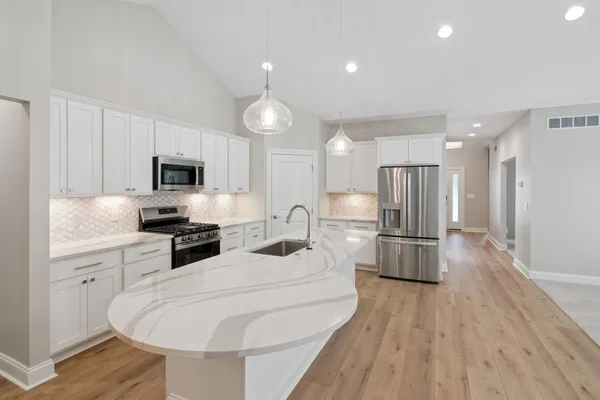 $499,000 | 1160 Lochaven Circle, Hillsdale, MI 49242