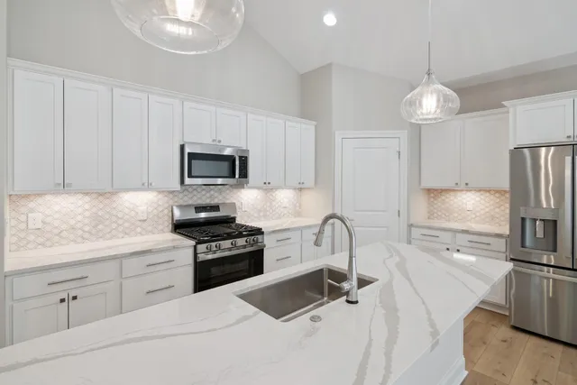 $499,000 | 1160 Lochaven Circle, Hillsdale, MI 49242