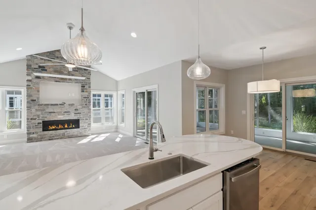 $499,000 | 1160 Lochaven Circle, Hillsdale, MI 49242