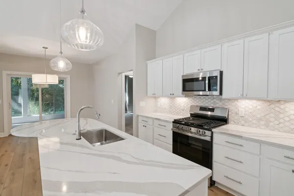 $499,000 | 1160 Lochaven Circle, Hillsdale, MI 49242