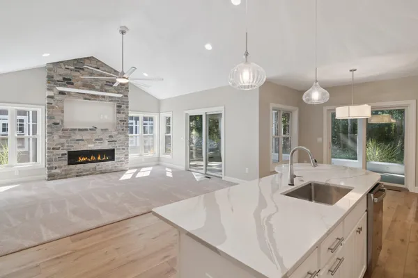 $499,000 | 1160 Lochaven Circle, Hillsdale, MI 49242