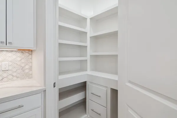 $499,000 | 1160 Lochaven Circle, Hillsdale, MI 49242