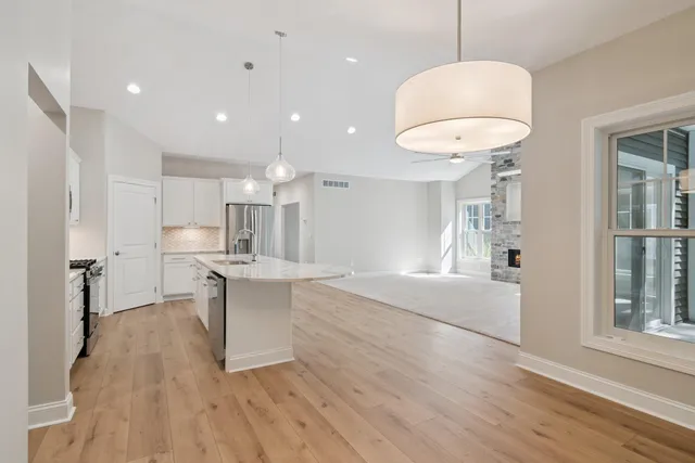 $499,000 | 1160 Lochaven Circle, Hillsdale, MI 49242