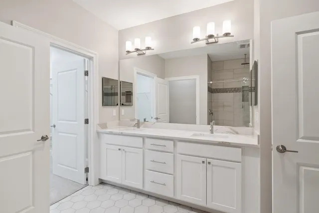 $499,000 | 1160 Lochaven Circle, Hillsdale, MI 49242