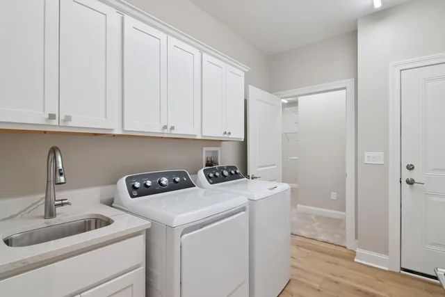 $499,000 | 1160 Lochaven Circle, Hillsdale, MI 49242