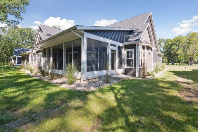 $499,000 | 1160 Lochaven Circle, Hillsdale, MI 49242