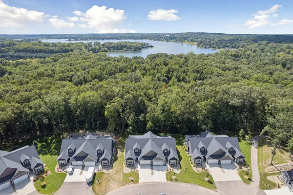 $499,000 | 1160 Lochaven Circle, Hillsdale, MI 49242