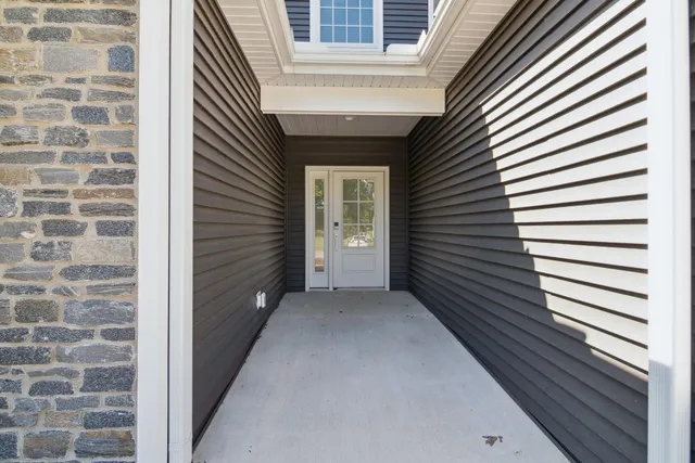 $499,000 | 1160 Lochaven Circle, Hillsdale, MI 49242