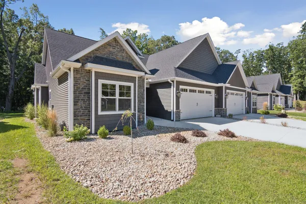 $499,000 | 1160 Lochaven Circle, Hillsdale, MI 49242