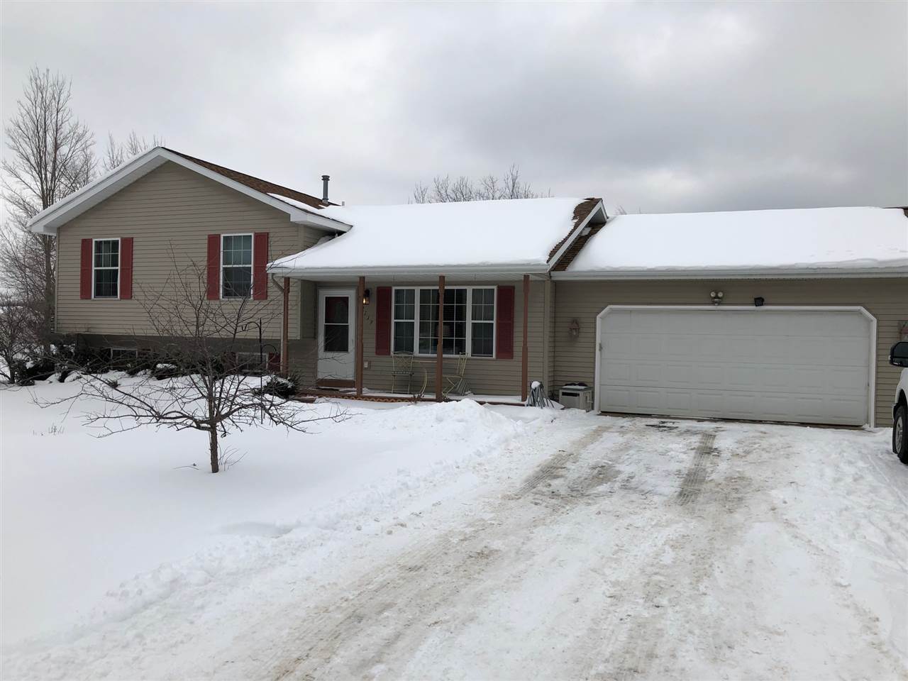 2119 Conetree Road Traverse City, MI 49685 - Photo 3 of 29 1884413-2.JPG