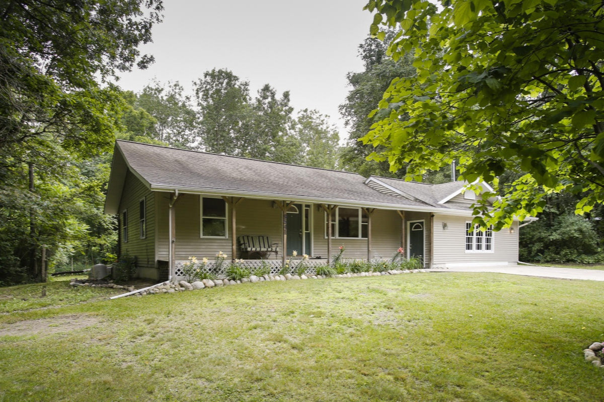 9641 Wildwood Road Delton, MI 49046 - Photo 1 of 34 9641 wildwood-101