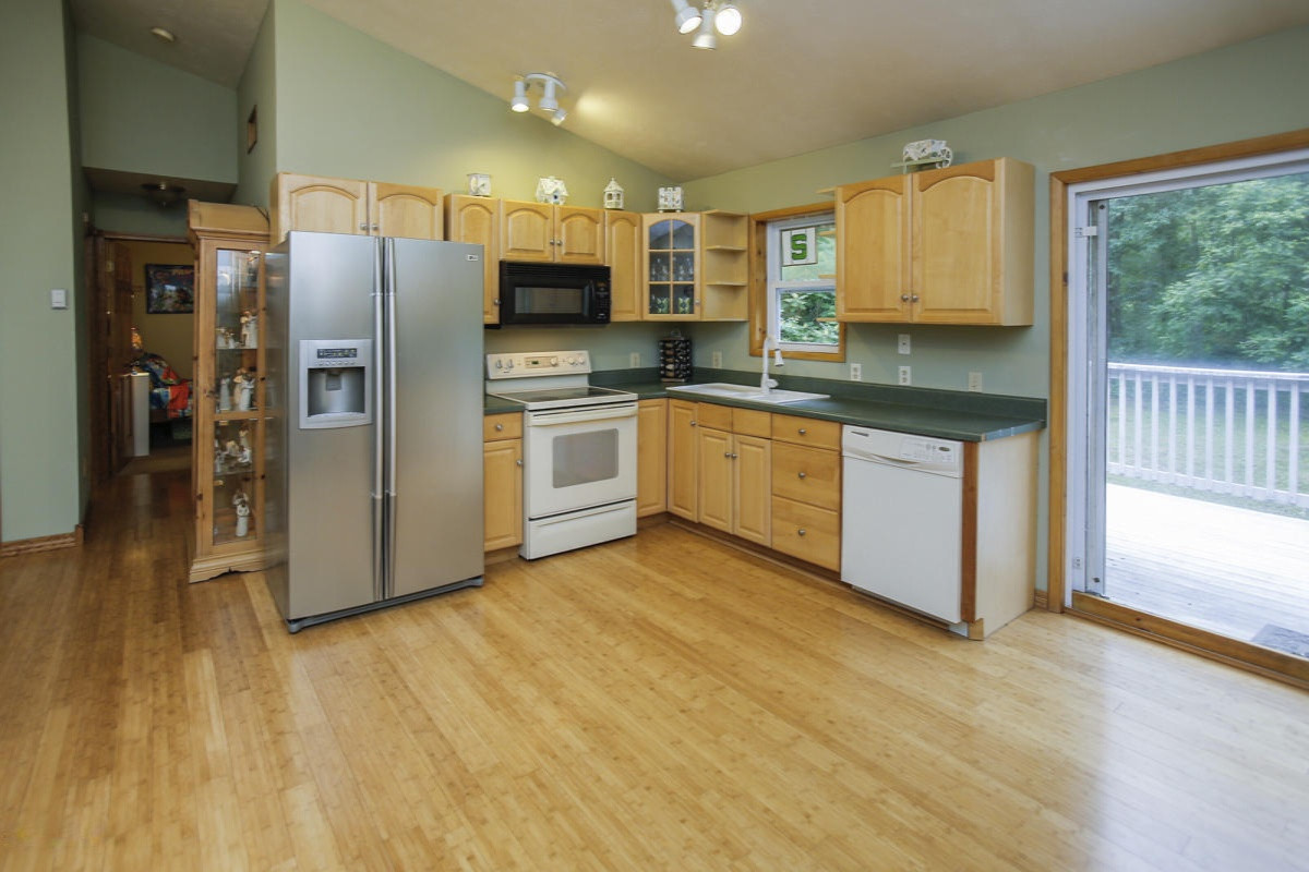 9641 Wildwood Road Delton, MI 49046 - Photo 7 of 34 9641 wildwood-107