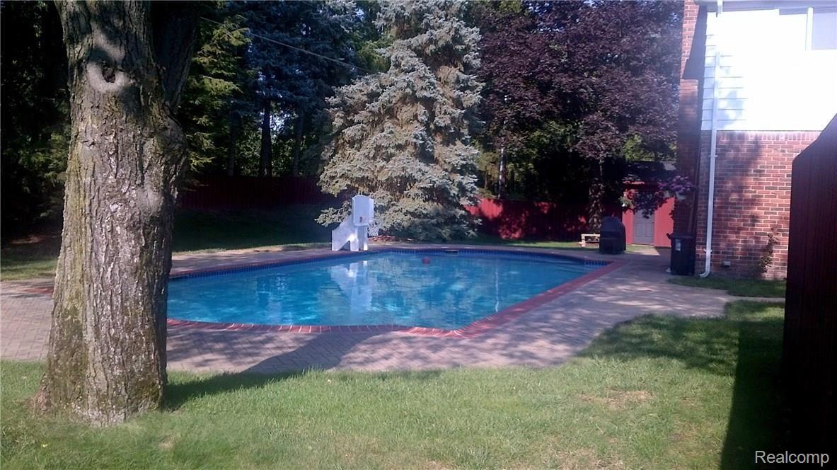705 Foxhall Road Bloomfield Hills, MI 48304 - Photo 34 of 35 Summer_Pool_2nd_View.jpg