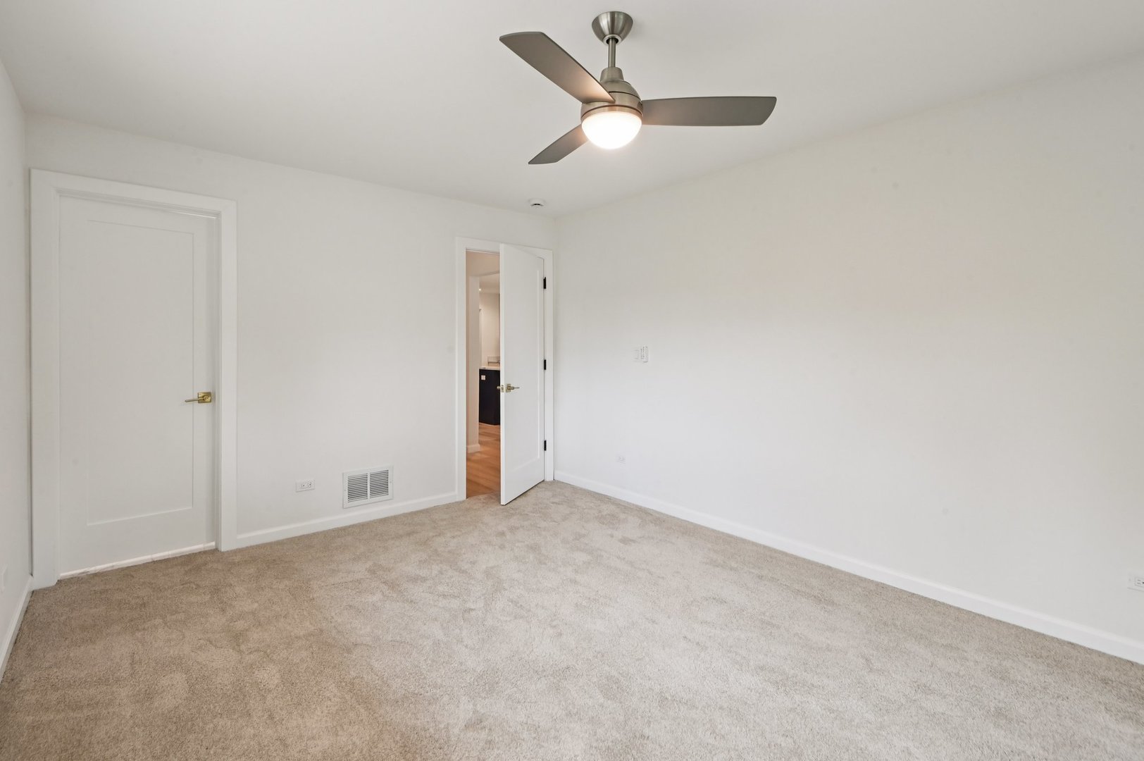 39161 Holdridge Avenue Beach Park, IL 60099 - Photo 17 of 44