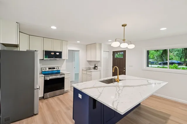 $345,000 | 39161 Holdridge Avenue, Beach Park, IL 60099