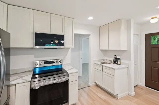 $345,000 | 39161 Holdridge Avenue, Beach Park, IL 60099