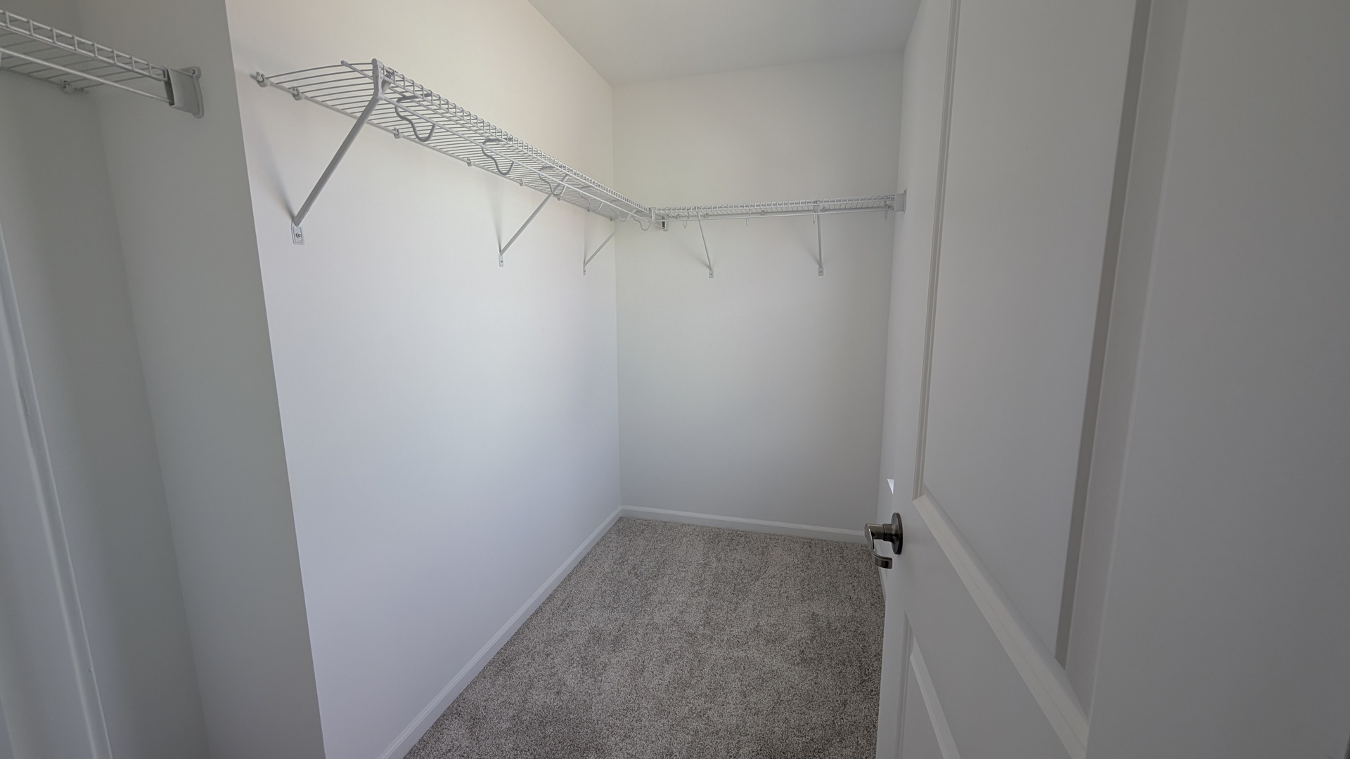 527 Red Oak Circle, Unit 2202 Volo, IL 60020 - Photo 10 of 17 a view of a room