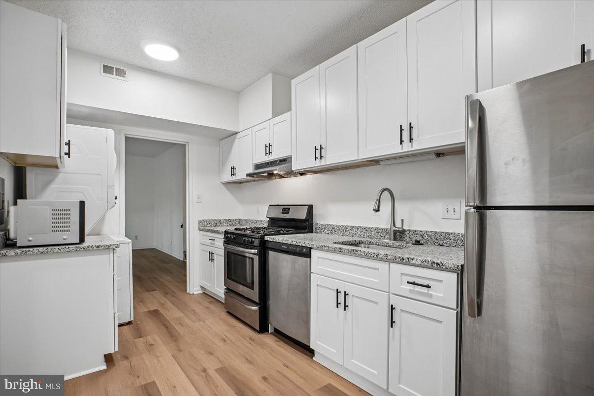 11805 Breton Court, Unit 1A Reston, VA 20191 - Photo 12 of 22 Updated kitchen