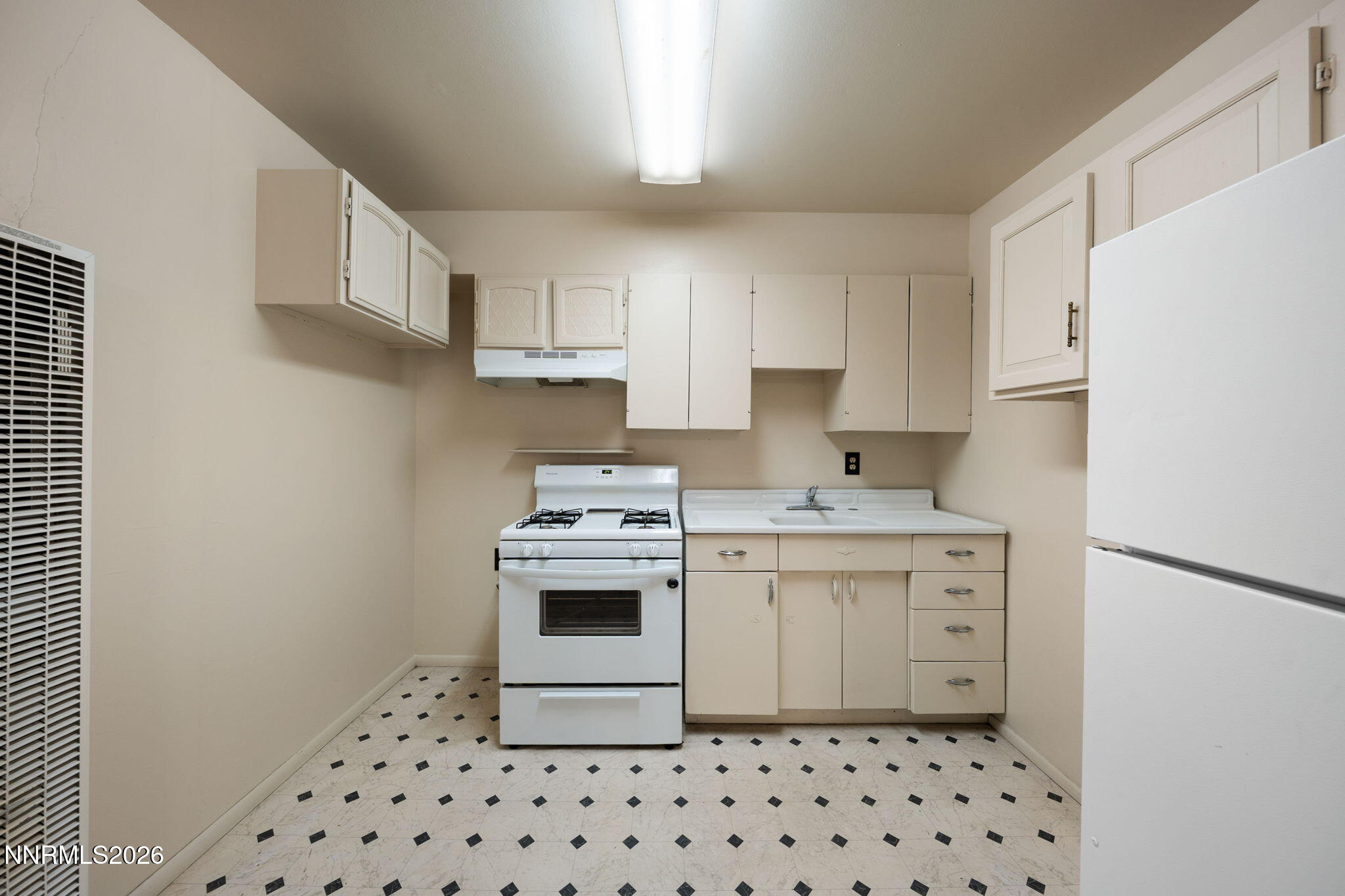 415 Field Street, Unit A B Sparks, NV 89431 - Photo 4 of 22 2-web-or-mls-415 Field-4