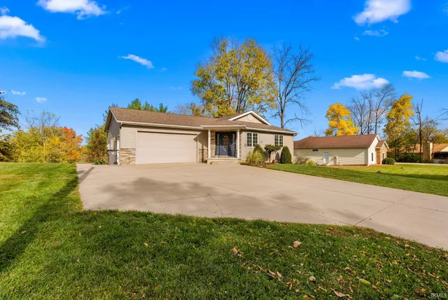 $380,000 | 60 EMS B24 Lane, Pierceton, IN 46562
