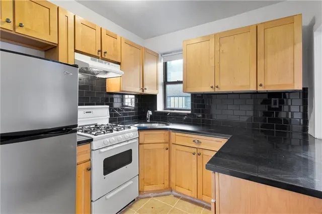 $219,000 | 129 Beach 118th Street, Unit 2L | Rockaway Park