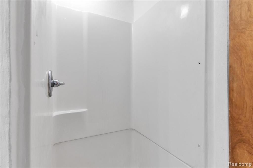 637 Oakbrook West Rochester, MI 48307 - Photo 28 of 45