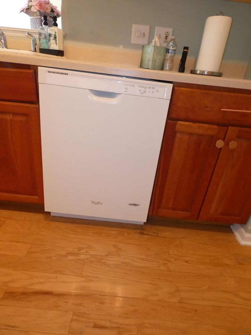 1761 Pavilion Way, Unit 301 Park Ridge, IL 60068 - Photo 12 of 36