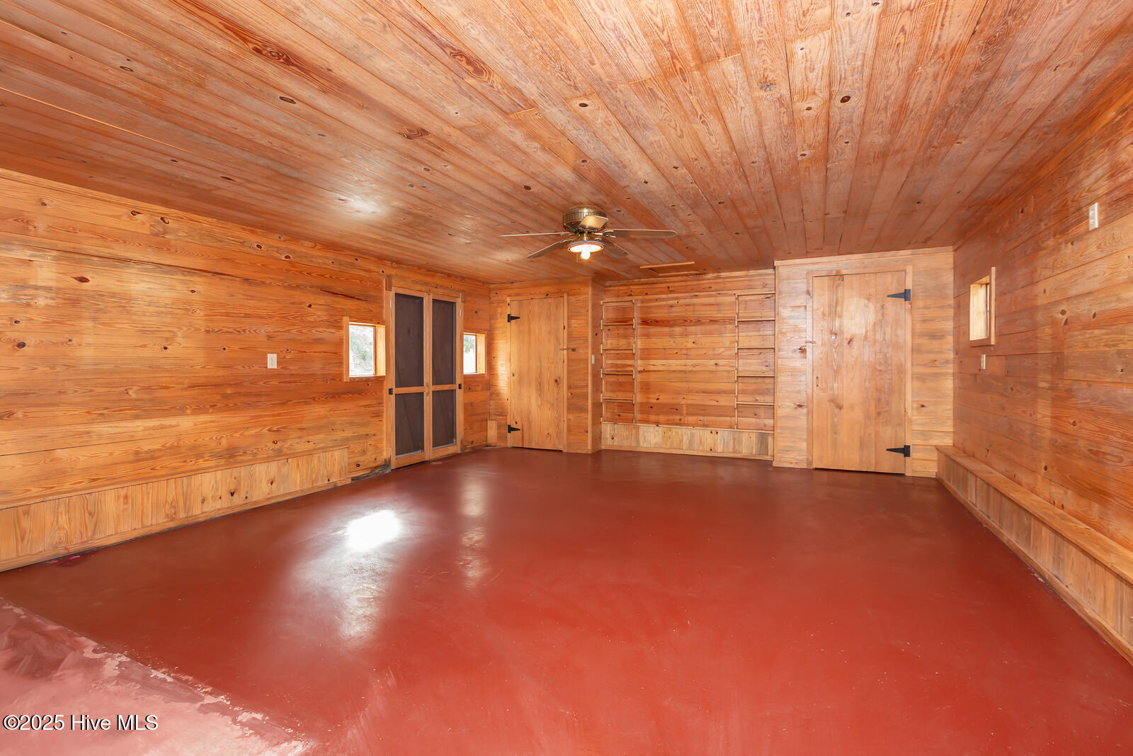 820 Antioch Road New Bern, NC 28560 - Photo 17 of 29 Cabin room2
