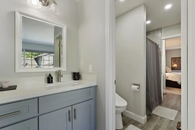 a en suite bathroom with a shower