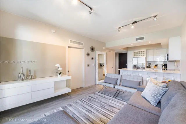 $3,550 | 999 Southwest 1st Avenue, Unit 1208, Miami, FL 33130