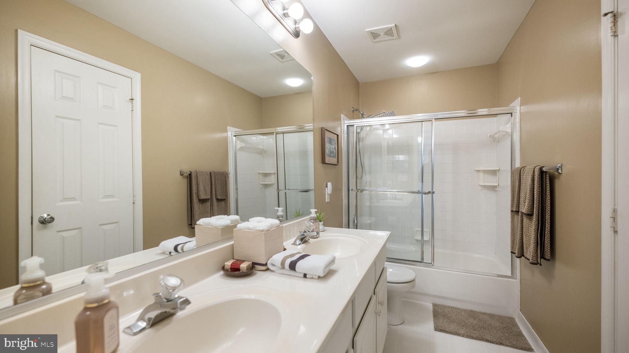 12904 Summit Ridge Terrace Germantown, MD 20874 - Photo 23 of 31 Full bath