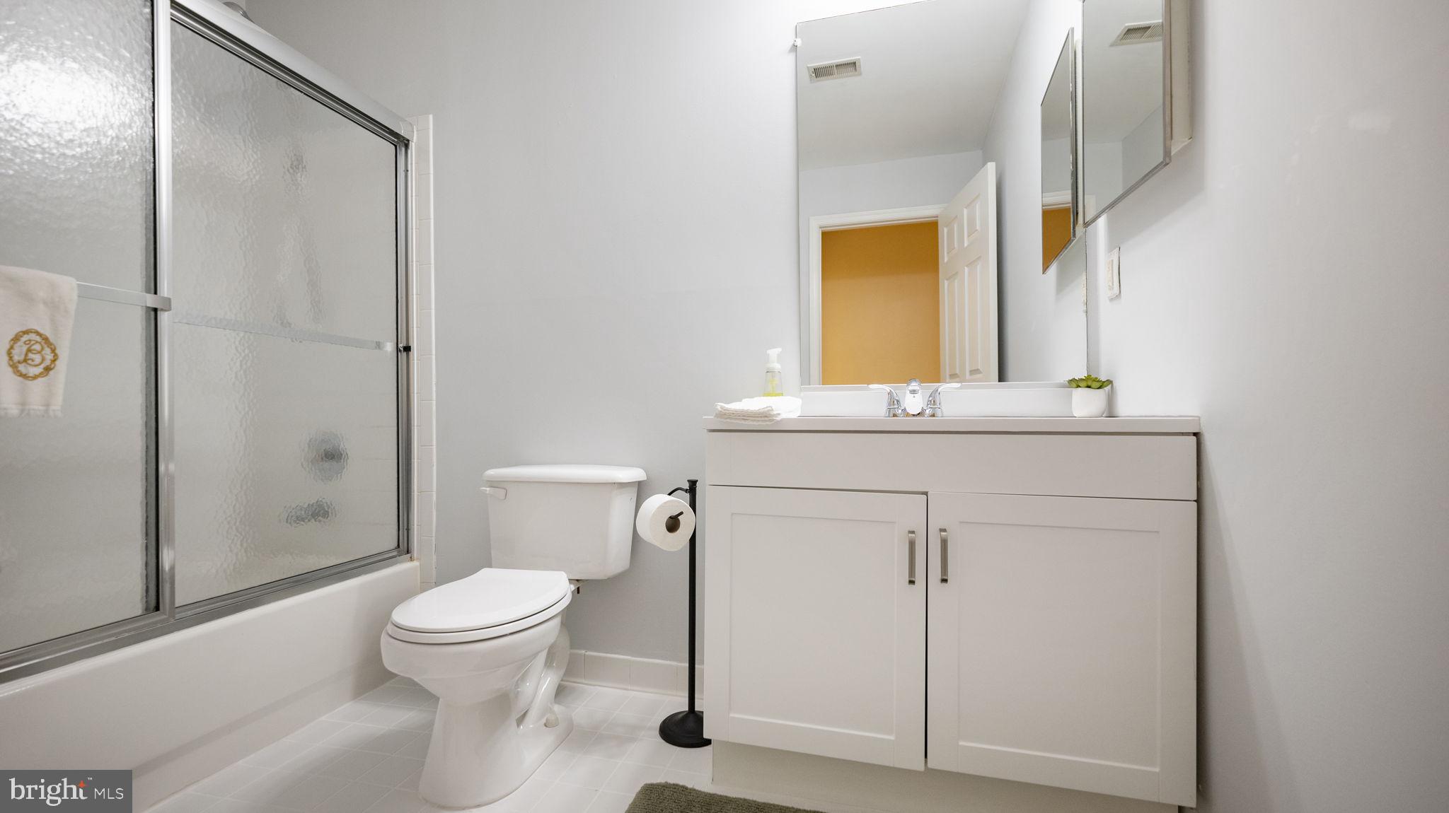 12904 Summit Ridge Terrace Germantown, MD 20874 - Photo 25 of 31 Full bath