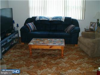 1814 Tomlinson Road Philadelphia, PA 19116 - Photo 6 of 12 Living Room