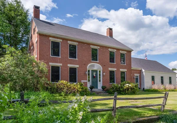 $1,095,000 | 160 Memorial Highway, North Yarmouth, ME 04097
