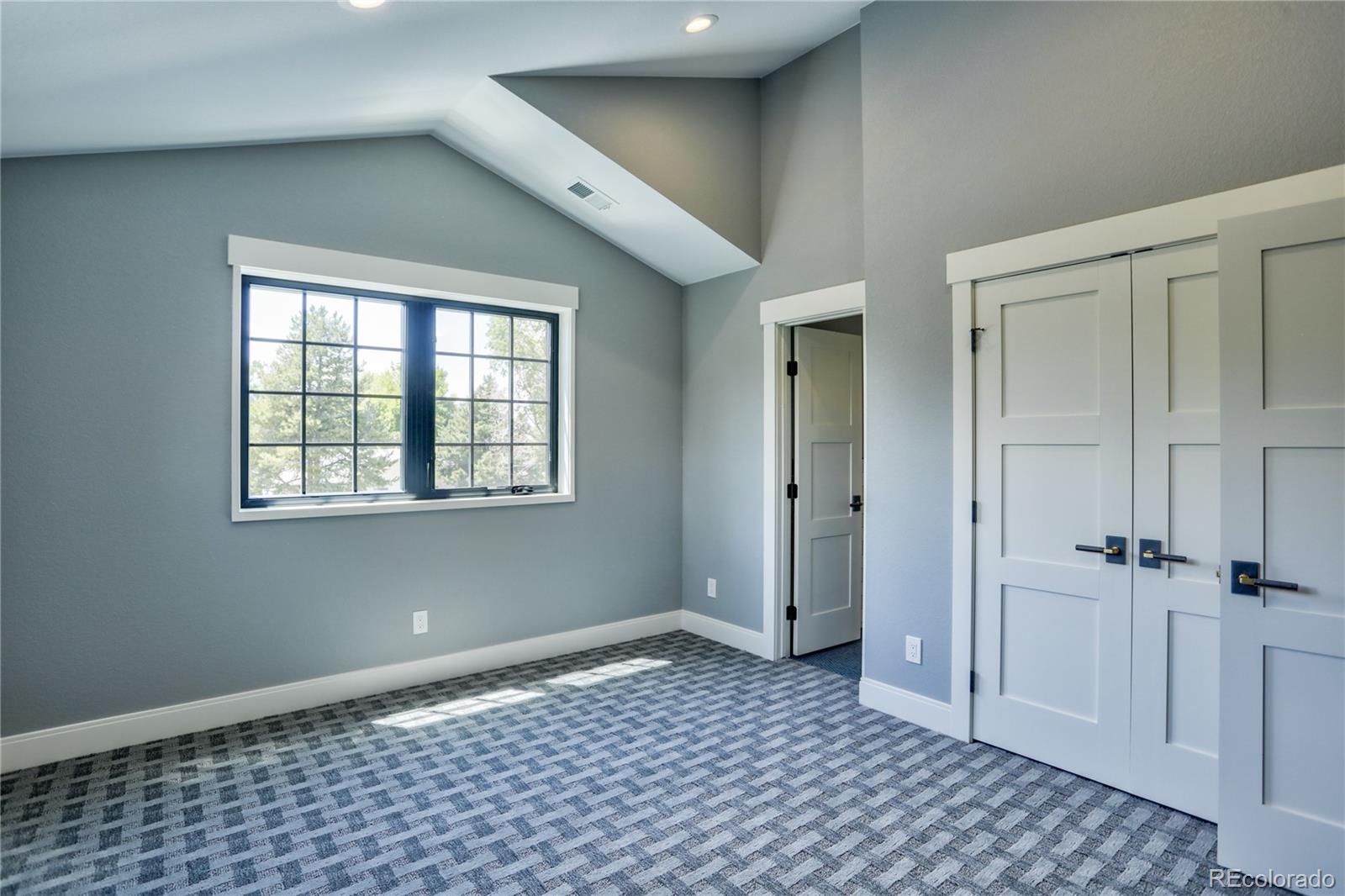 2732 South Jackson Street Denver, CO 80210 - Photo 31 of 40 a view of an empty room