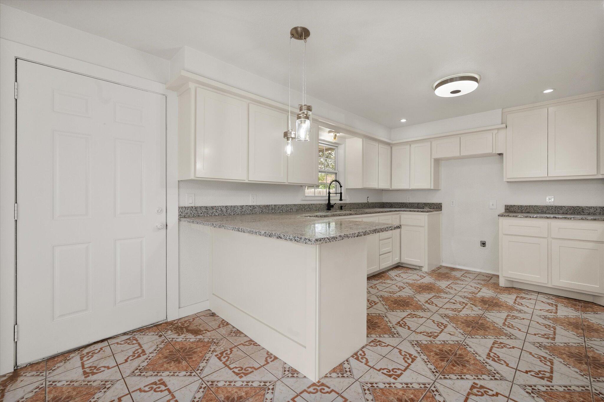 2014 40th Street Lubbock, TX 79412 - Photo 4 of 30 20-2014 40th_9293