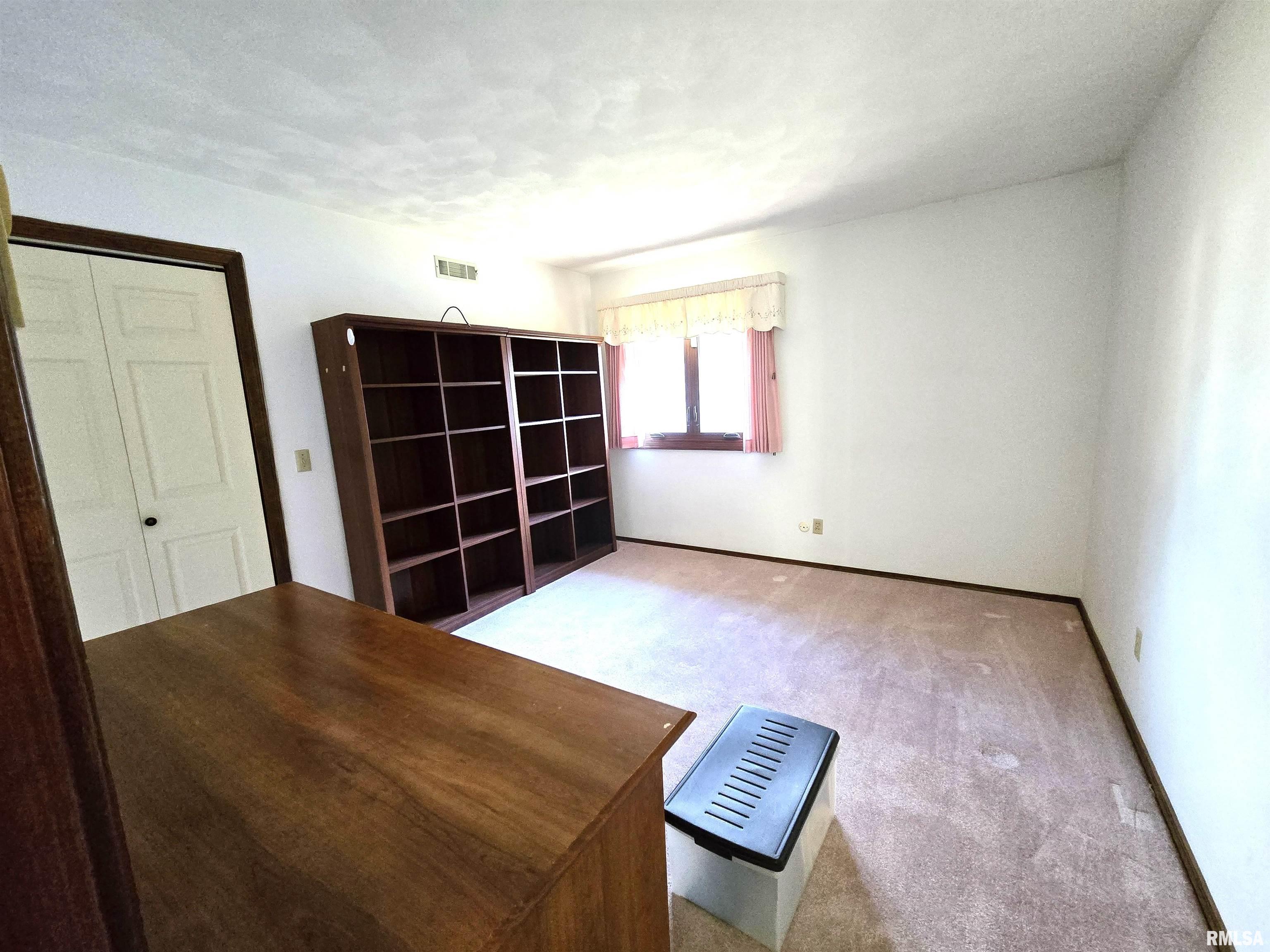 302 Pecan Street Canton, IL 61520 - Photo 16 of 42 Gallery Image 16