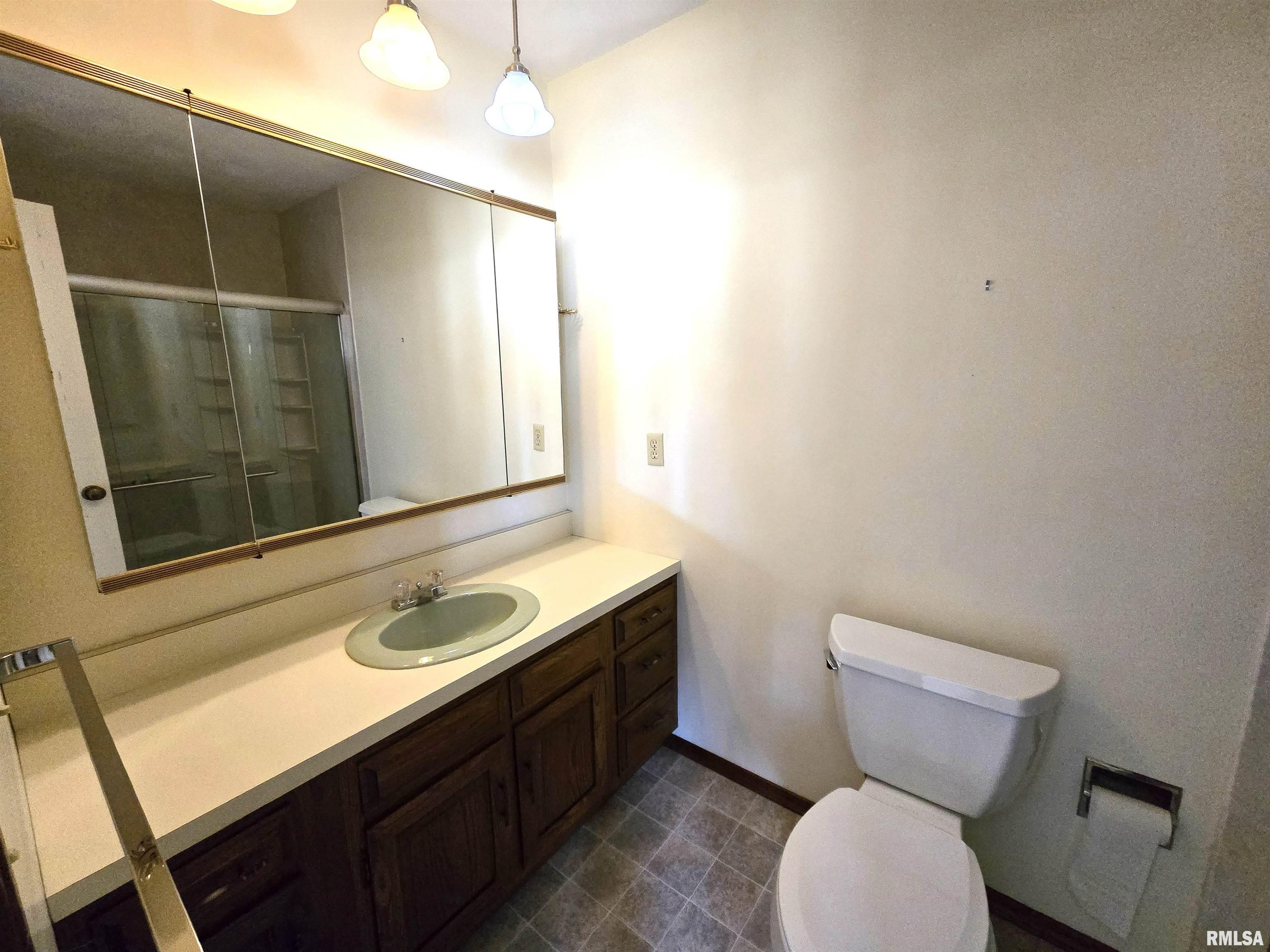 302 Pecan Street Canton, IL 61520 - Photo 21 of 42 Gallery Image 21