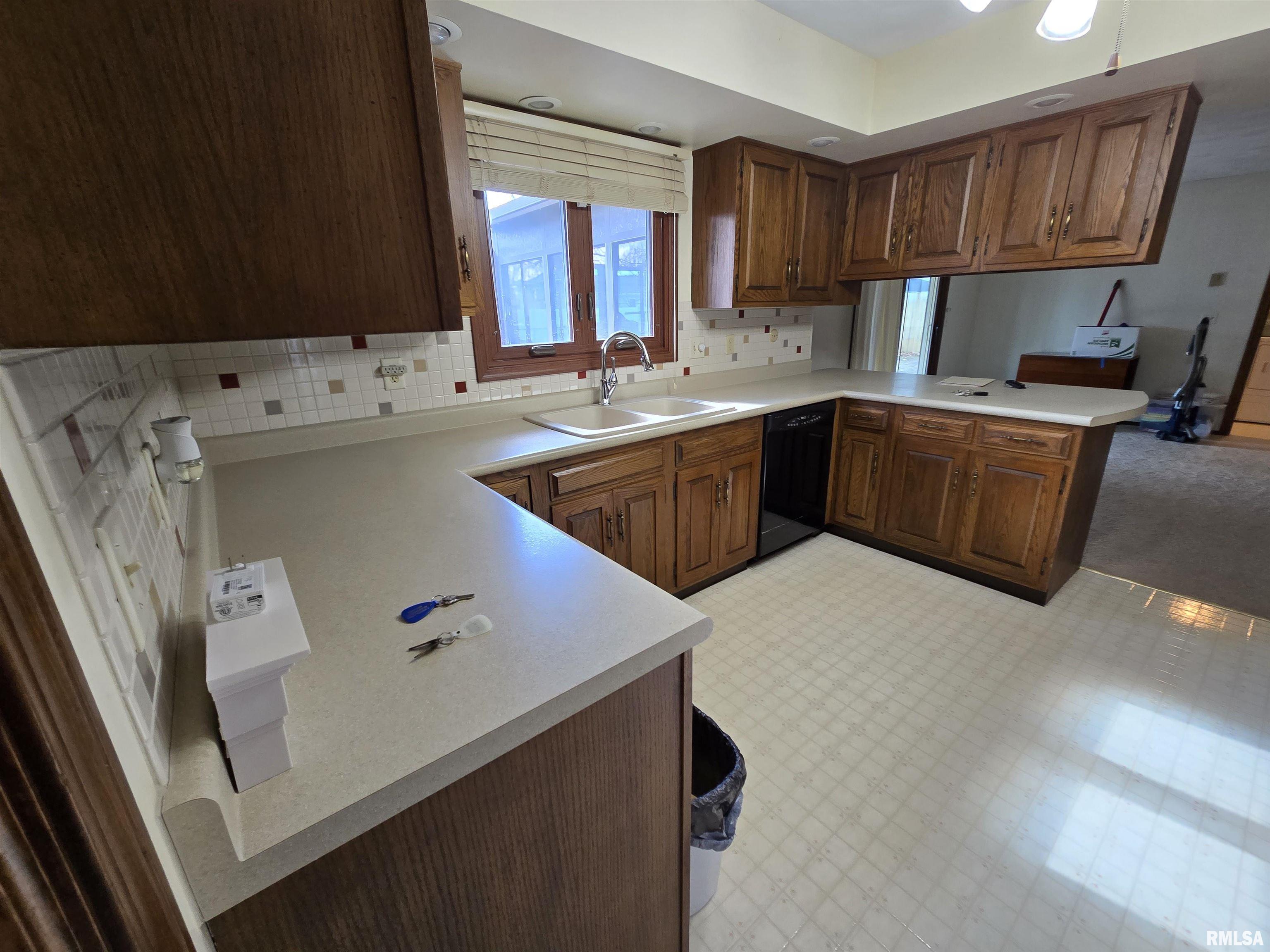 302 Pecan Street Canton, IL 61520 - Photo 25 of 42 Gallery Image 25