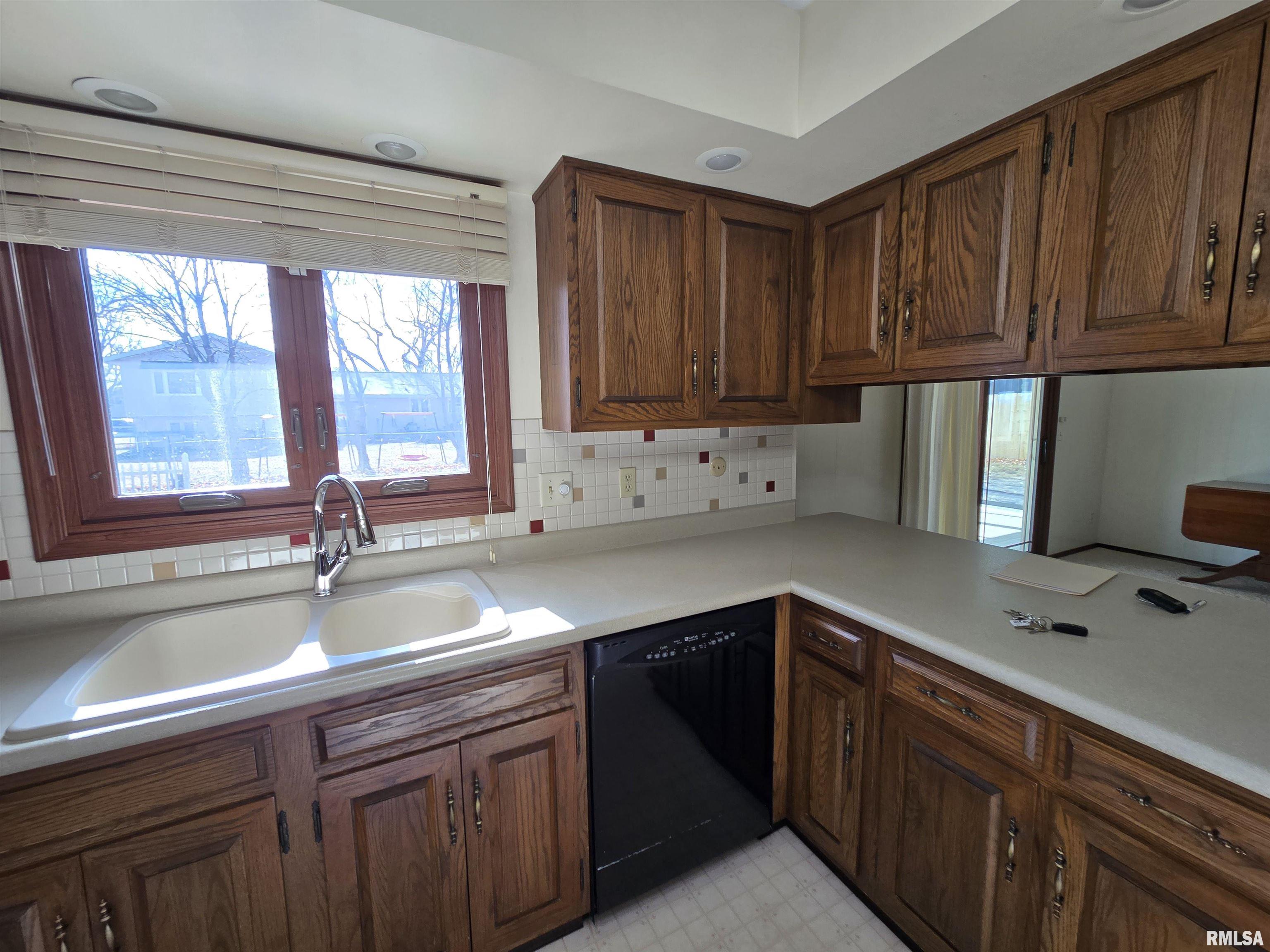 302 Pecan Street Canton, IL 61520 - Photo 29 of 42 Gallery Image 29