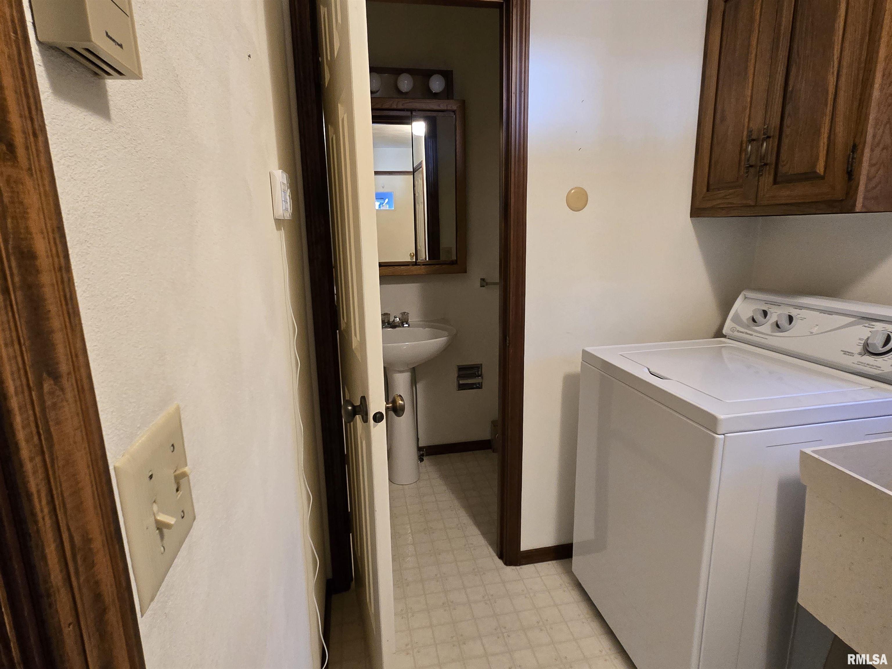 302 Pecan Street Canton, IL 61520 - Photo 32 of 42 Gallery Image 32