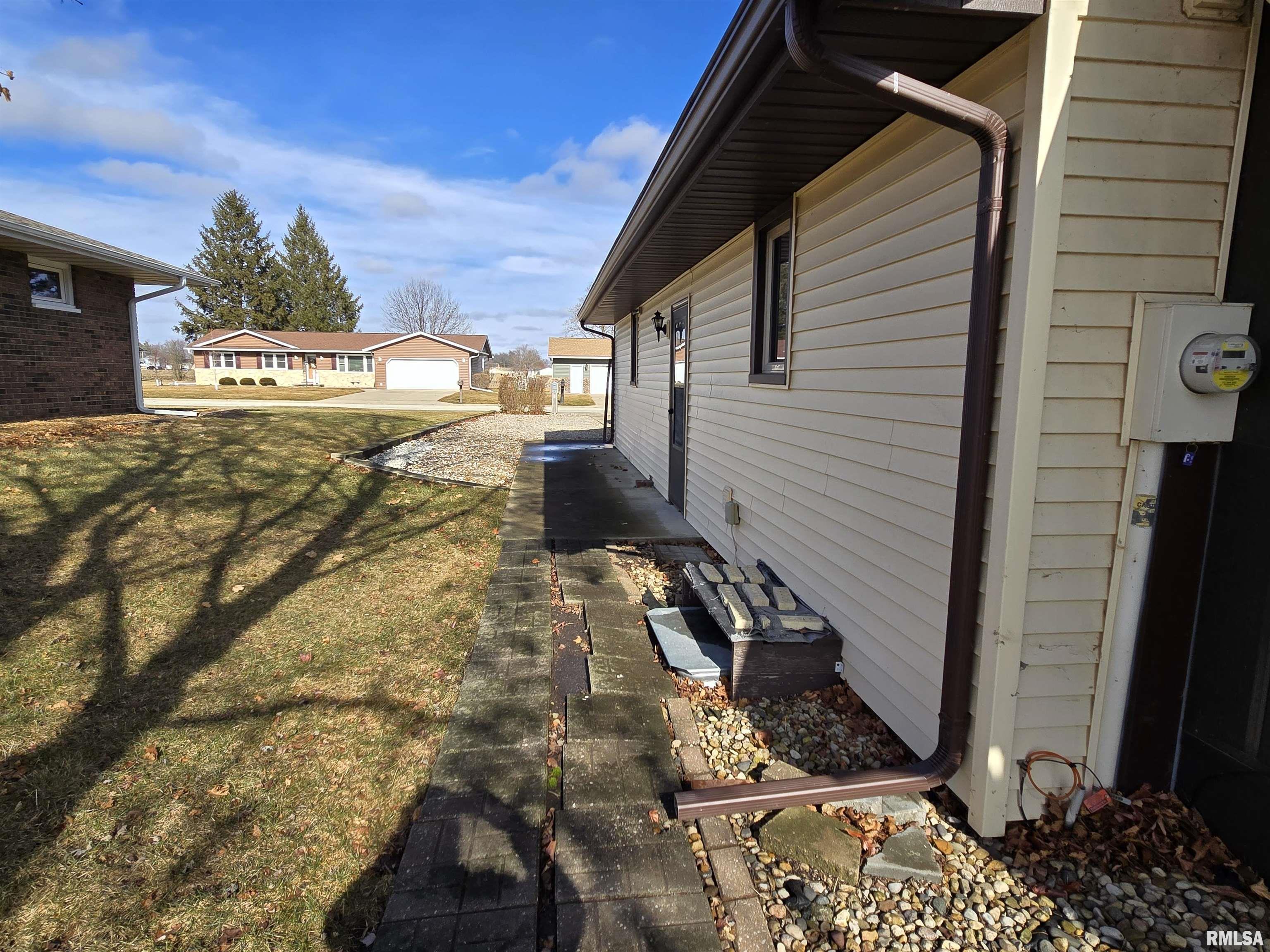 302 Pecan Street Canton, IL 61520 - Photo 39 of 42 Gallery Image 39